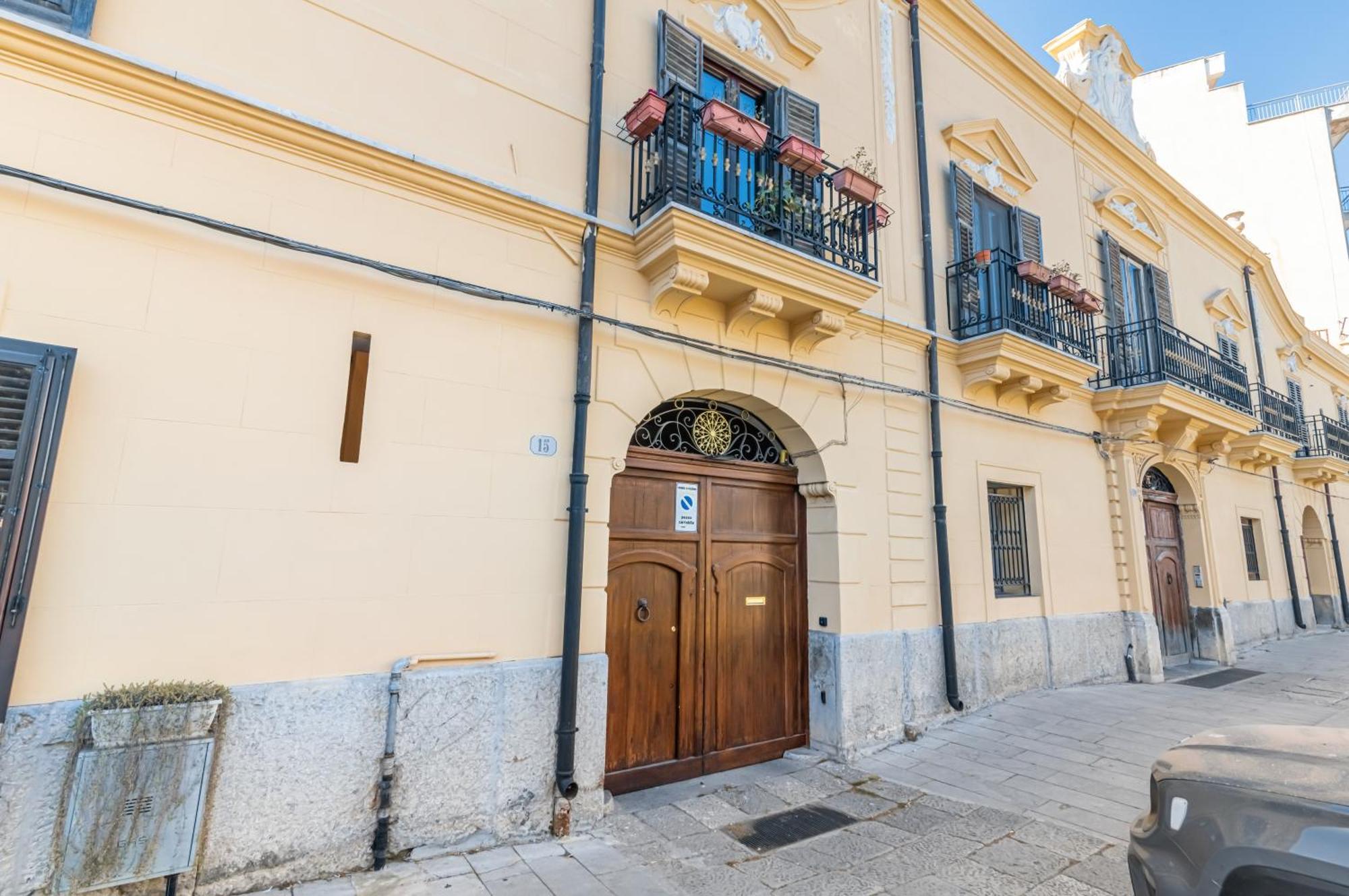 Piazza Indipendenza Loft & Rooms Палермо Екстериор снимка